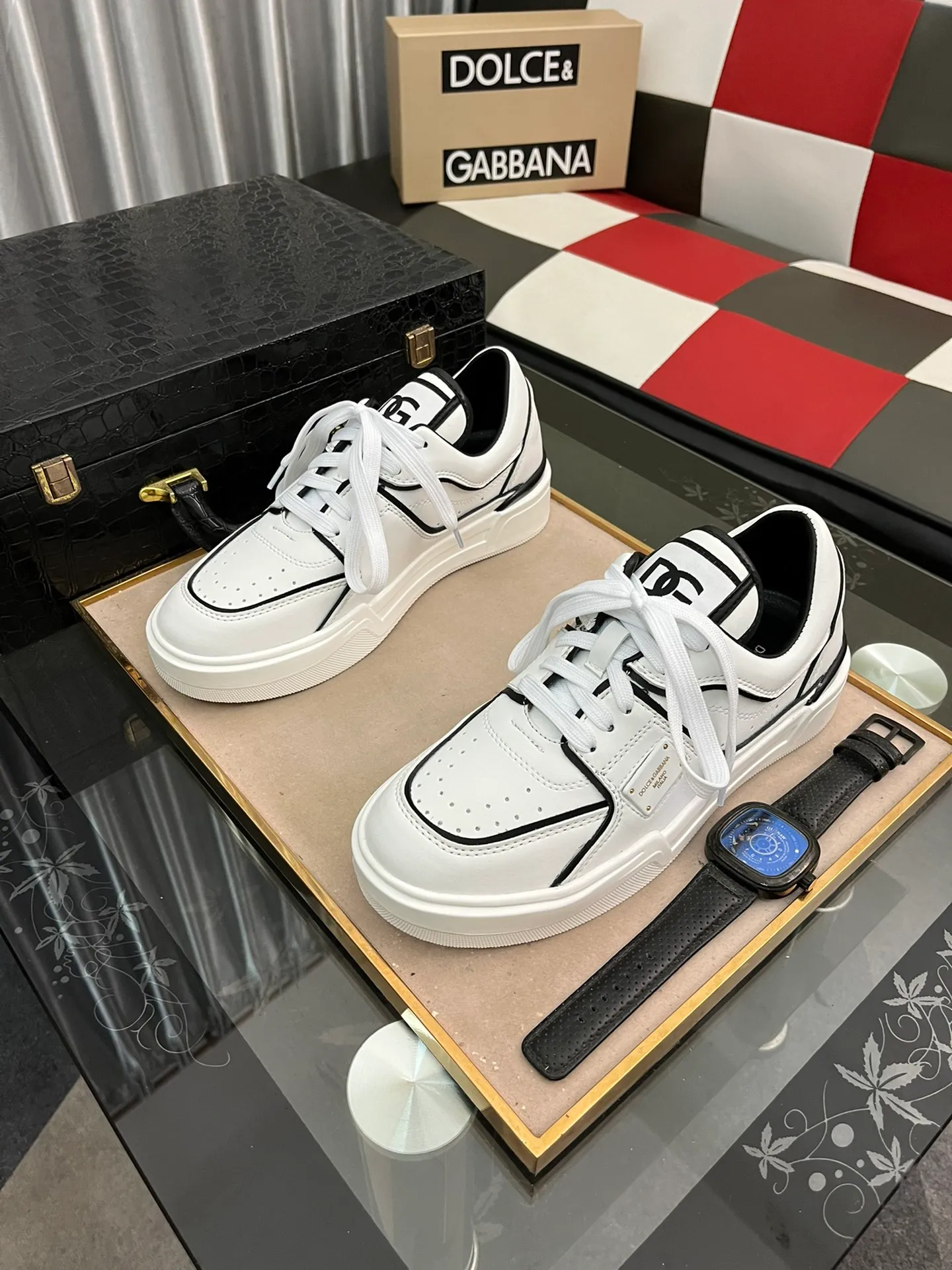 Ex-factory price 480⌚️⌚️DG Men's latest spring and summer 2022, this year's main style, there is no one of them. Super popular and handsome casual shoes. This style inherits the D family's always a little exaggerated yet fashionable style. Exquisite workmanship 🔸Many people love the use of silk cowhide, silk sheepskin lining, [strong][strong][strong] 🔸[strong][strong][strong], a perfect interpretation of the latest inspiration for shoes Classic and fashion are integrated, luxury dream surpasses fashion and high-end quality 💪💪Rubber outsole Size: 38-45, 5⃣️ colors available